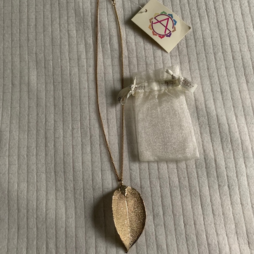 NWT Amrita Singh gold leaf necklace